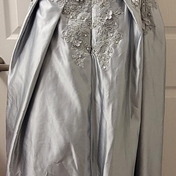 Silver ball gown size 20 Hebeos brand - Picture 6 of 7